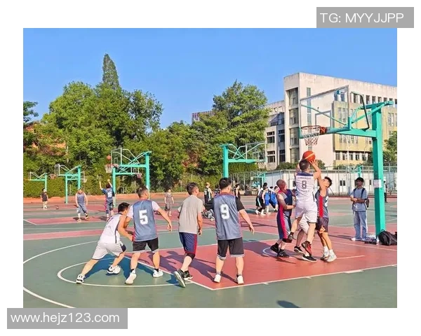 打篮球如行云流水的篮球明星展现无与伦比的丝滑技巧与风采